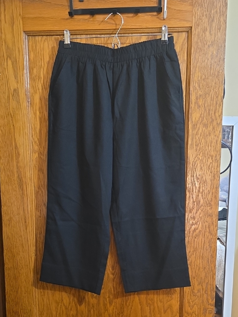 Womens Blak Capris